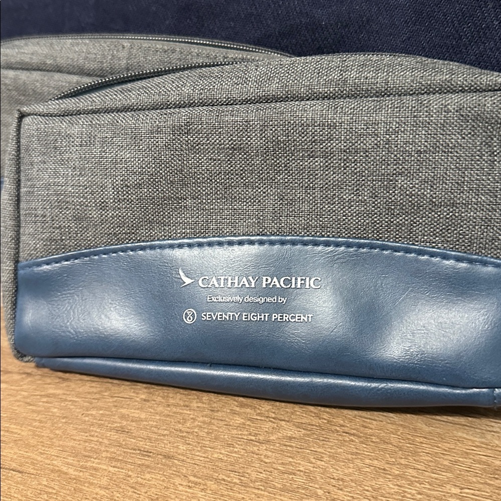 3 Cathay Pacific amenity kit bags - Picture 3 of 7